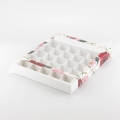 Коробка на 25 конфет с фальшбортом цветная С ОКНОМ (20,4*20,4*3 см)